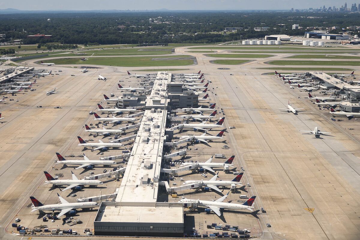 Atlanta Airport Taps Munis for $1.1 Billion as Sector Sales Lag