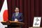 新元号「令和」について記者会見する安倍晋三首相