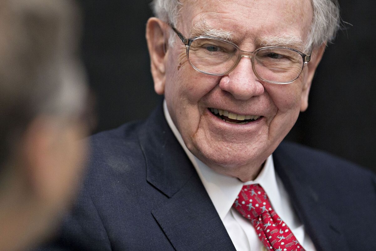 Buffett’s Cash Soars To Record As Operating Profit Edges Higher - Bloomberg