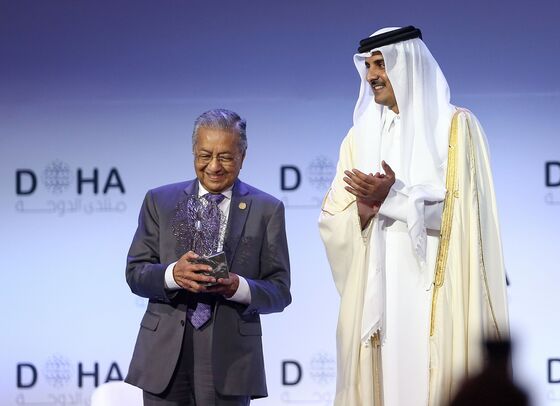 Mahathir Shows No Sign of Handover of Power, Choice of Successor