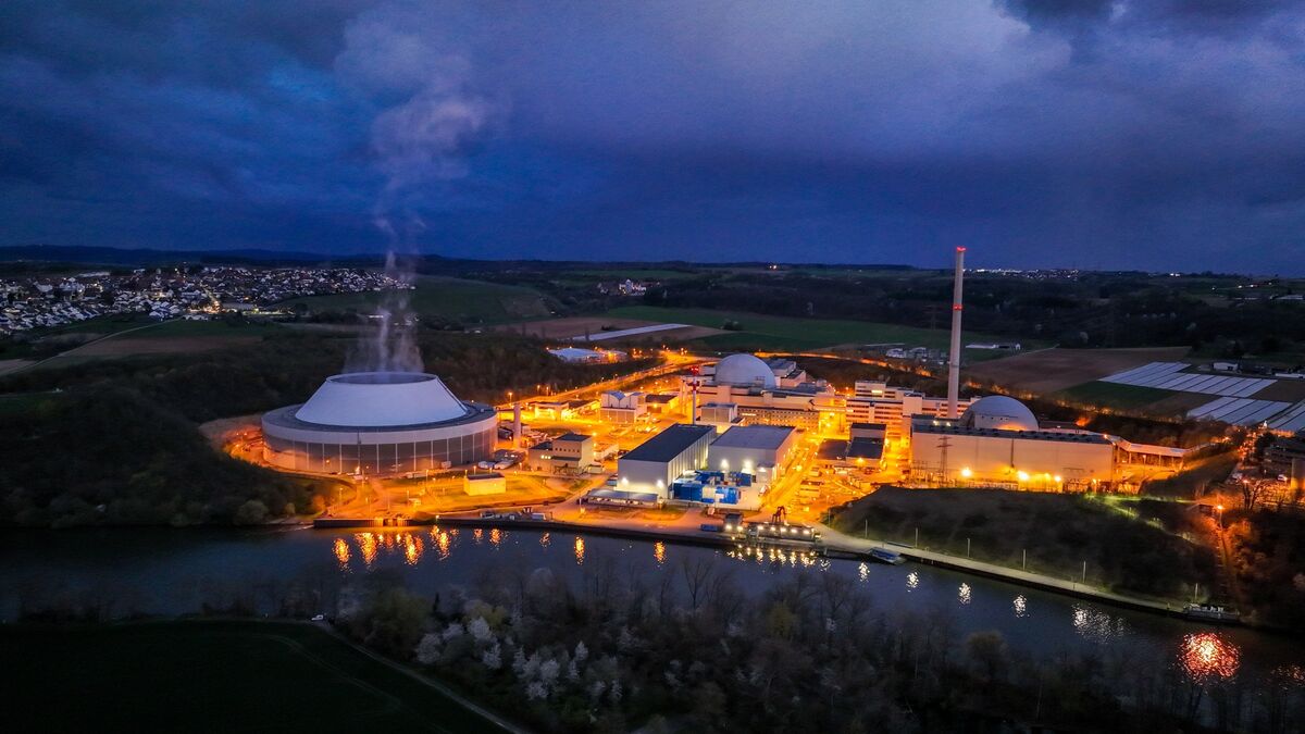 Germany Retires Nuclear Plants in Hopes of Greener Pastures - Bloomberg