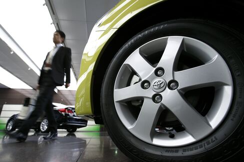 Nissan’s Ghosn Says Cheaper Yen Remains in ‘Handicap Territory’