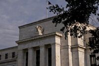 Wall Street Economists Split on Whether Fed Cuts Rates in 2023