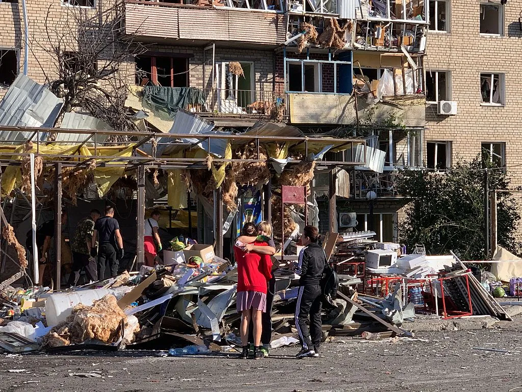 Damaged residential building following an air attack in Zaporizhzhia, on Aug.&nbsp;30.