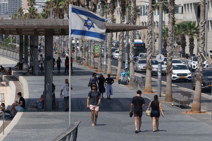 Israel’s Economy Unexpectedly Shrinks 