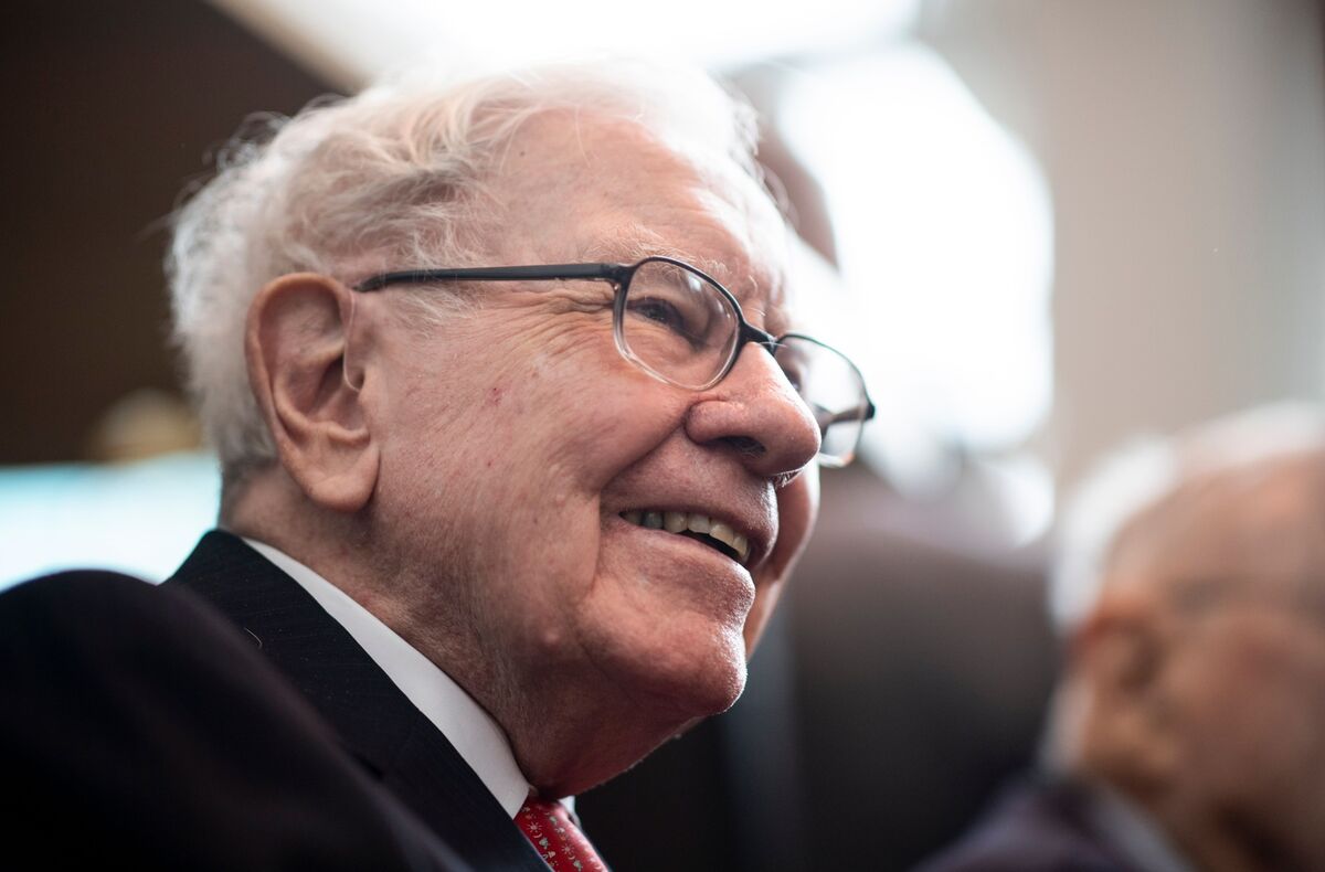 Buffett Says ‘Eye-Popping’ Results Unlikely With Record Cash
