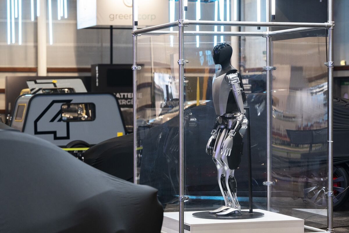Tesla Sues Ex-Optimus Engineer Alleging Theft of Robotic Trade Secrets