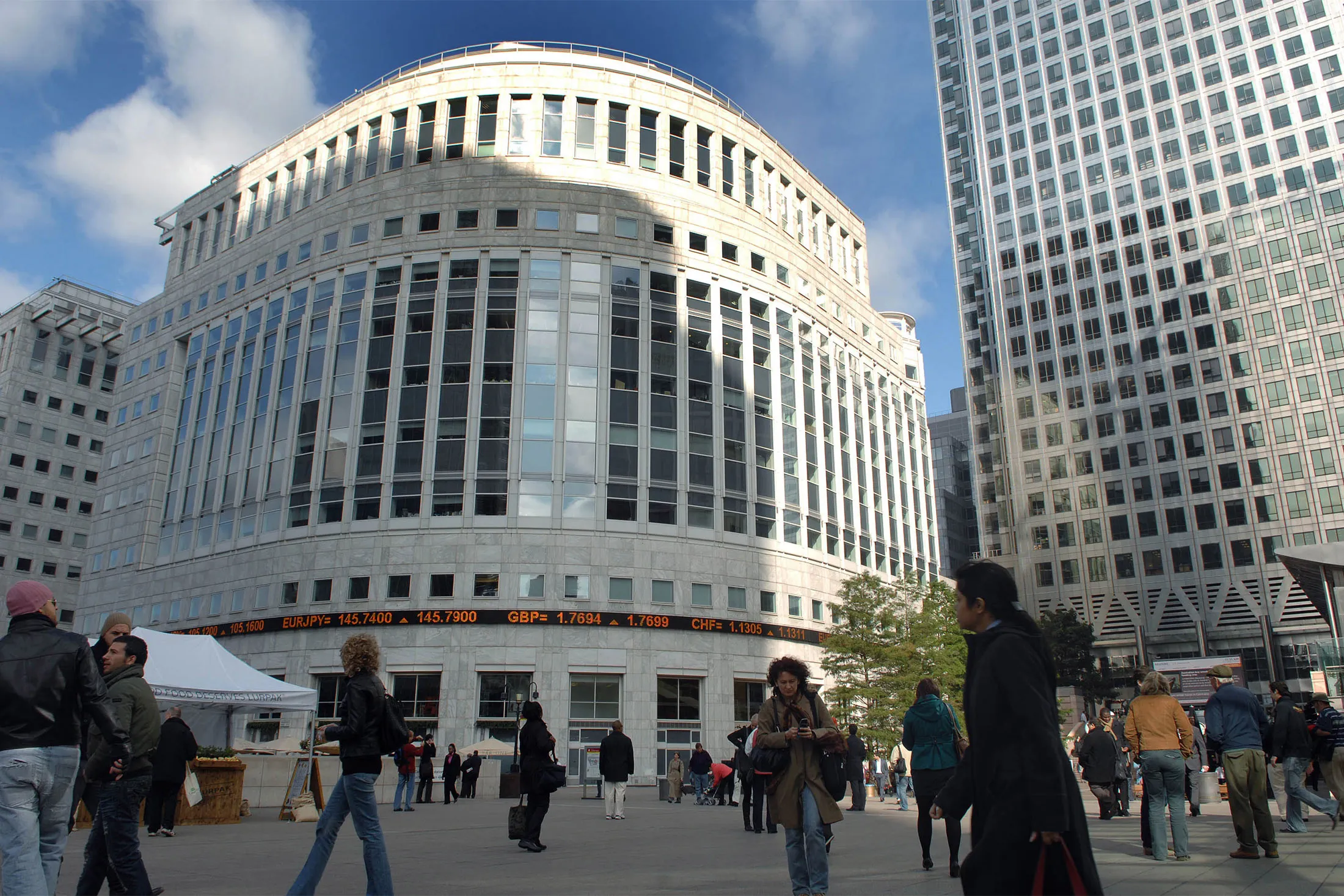 Pedestrians pass 30 South Colonnade, centre, where the London interbank offered rate, or Libor, is set daily in Canary Wharf, London. Photographer: Gill Allen/Bloomberg
