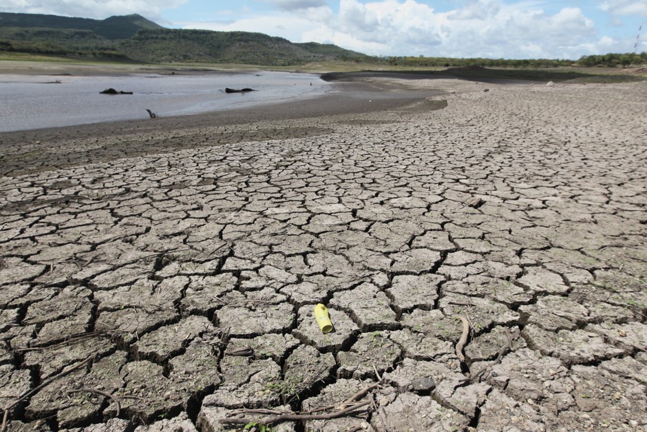 Drought affected land is seen in the Las Canoas dam near San Francisco Libre in Nicaragua, July 18, 2014. 