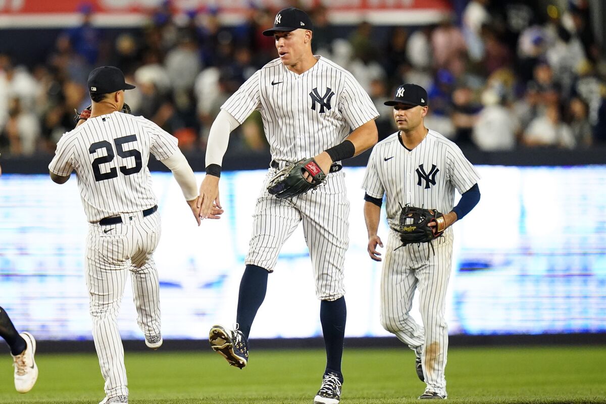 New York Yankees David Justice celebrates with teammates Derek