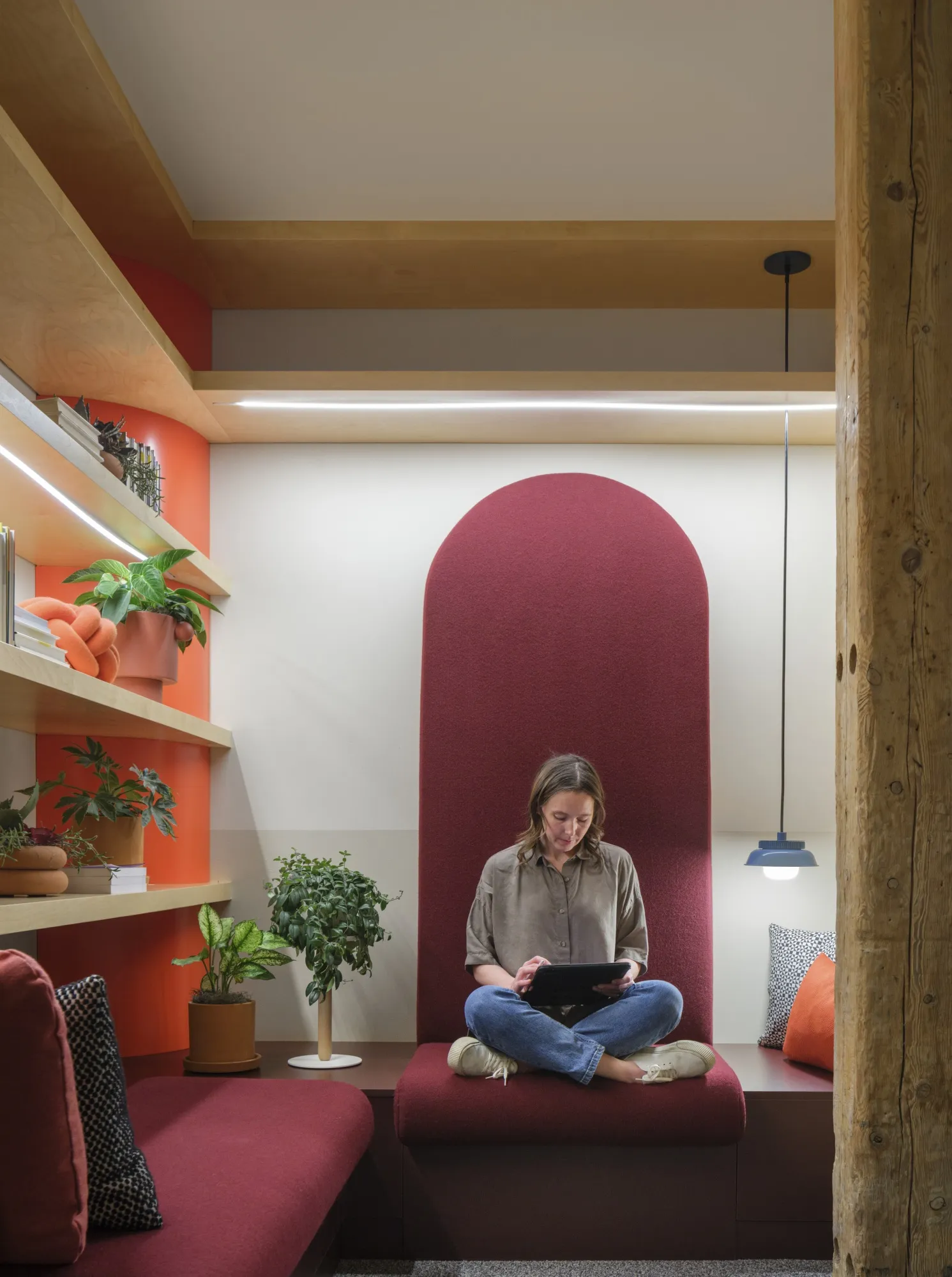 A quiet workspace at the Udemy office in Denver

Photographer: Jason O’Rear/Gensler