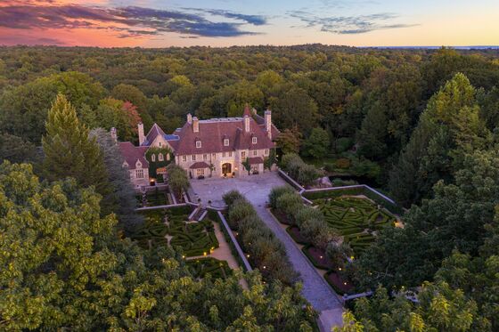 Greenwich Mansion Owned by Shoe Mogul Vince Camuto to Sell at Auction