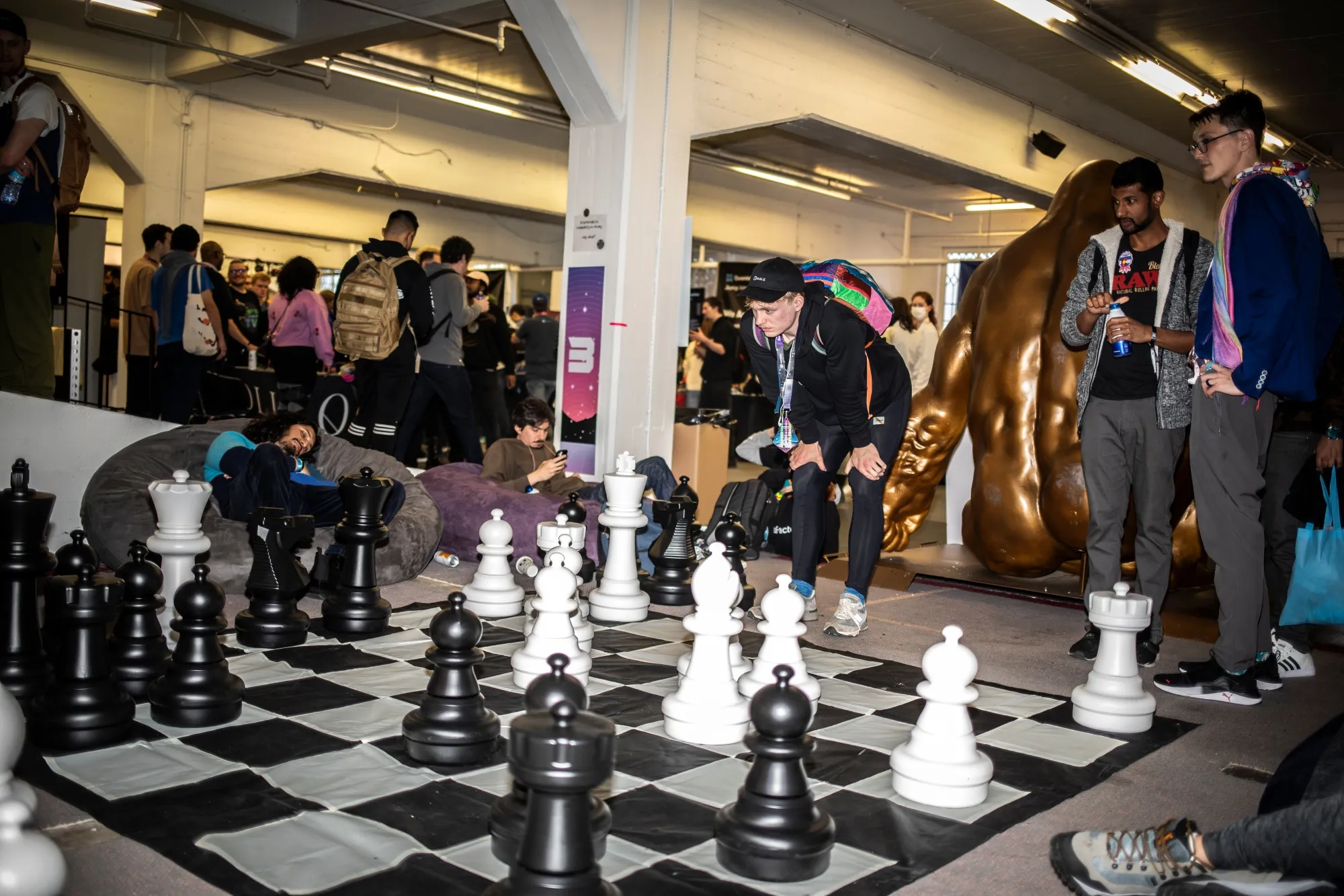 Playing giant chess