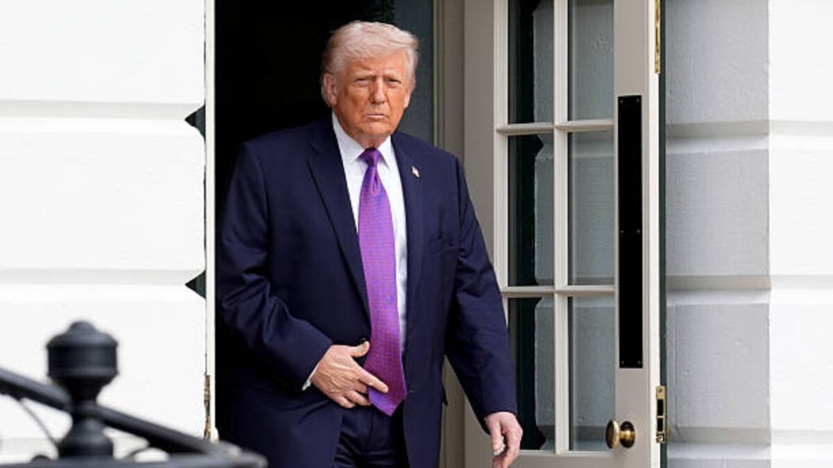 Trump Encourages Oil Companies to Use Strait of Hormuz