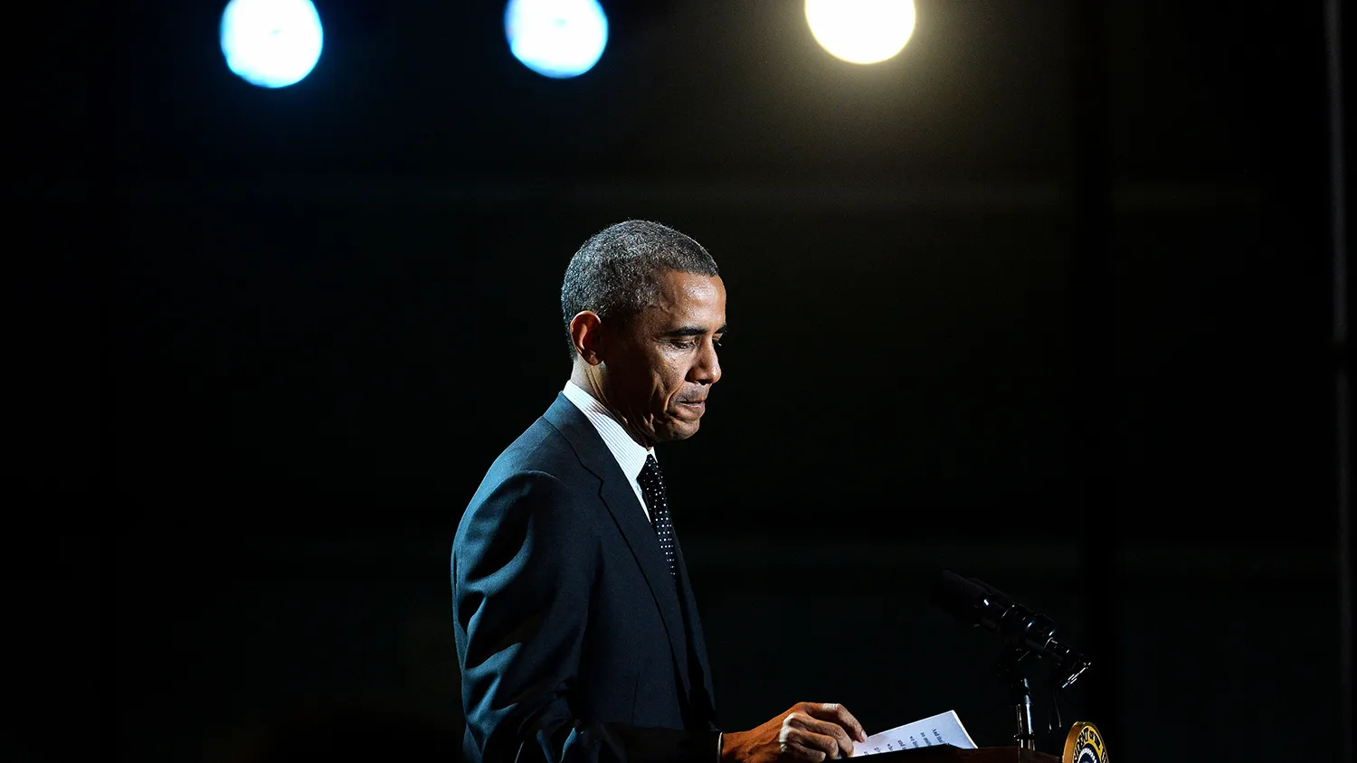 President Barack Obama speaks at 'A Salute to the Troops: In Performance at the White House' on the South Lawn November 6, 2014 in Washington, DC.
