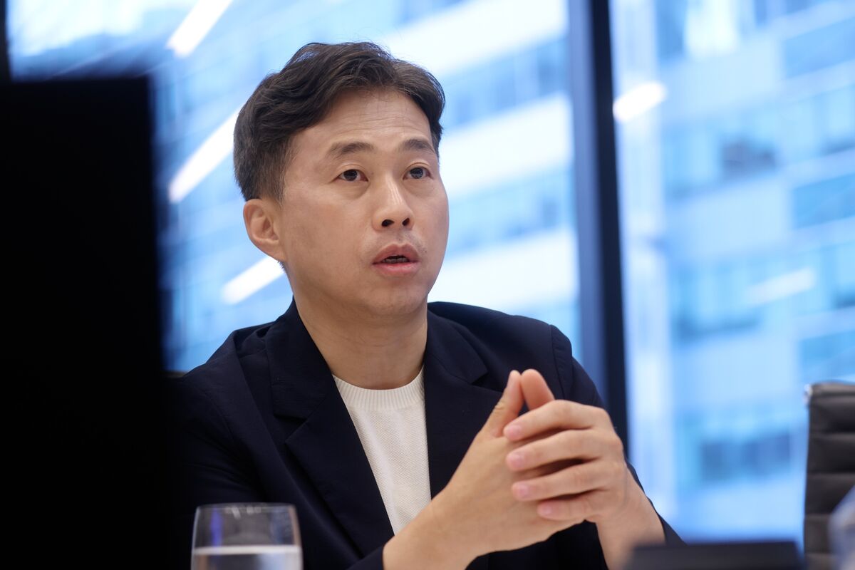 SK Hynix CEO Says Chipmaker Is Weighing Closer Ties With Kioxia