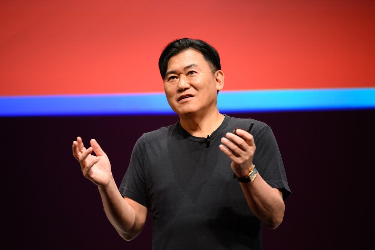 Rakuten’s Mikitani Spends a Fifth of His Time on Biotech Startup
