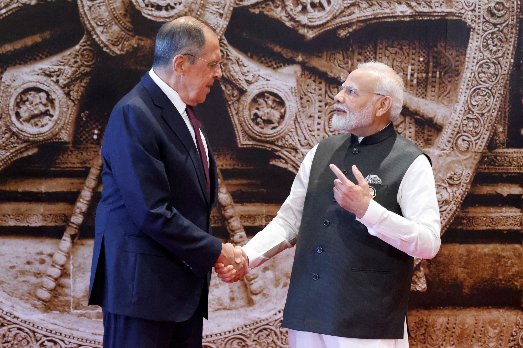 India To Offer Russia to Invest Trapped Rupees, Lavrov Says - Bloomberg