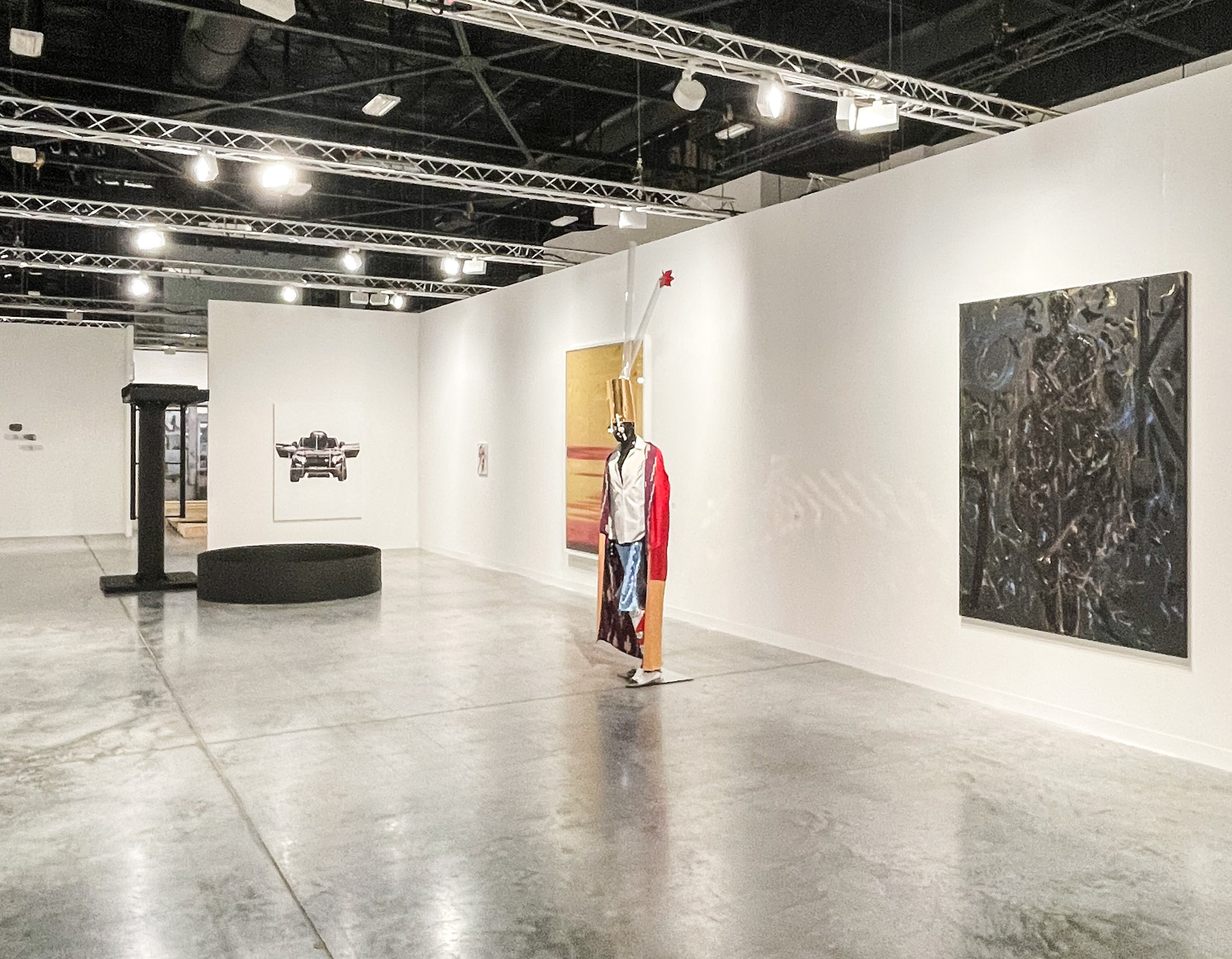 Art Basel Miami Beach's Opening Day Sees Collectors Defy Omicron, Drive  Sales - Bloomberg