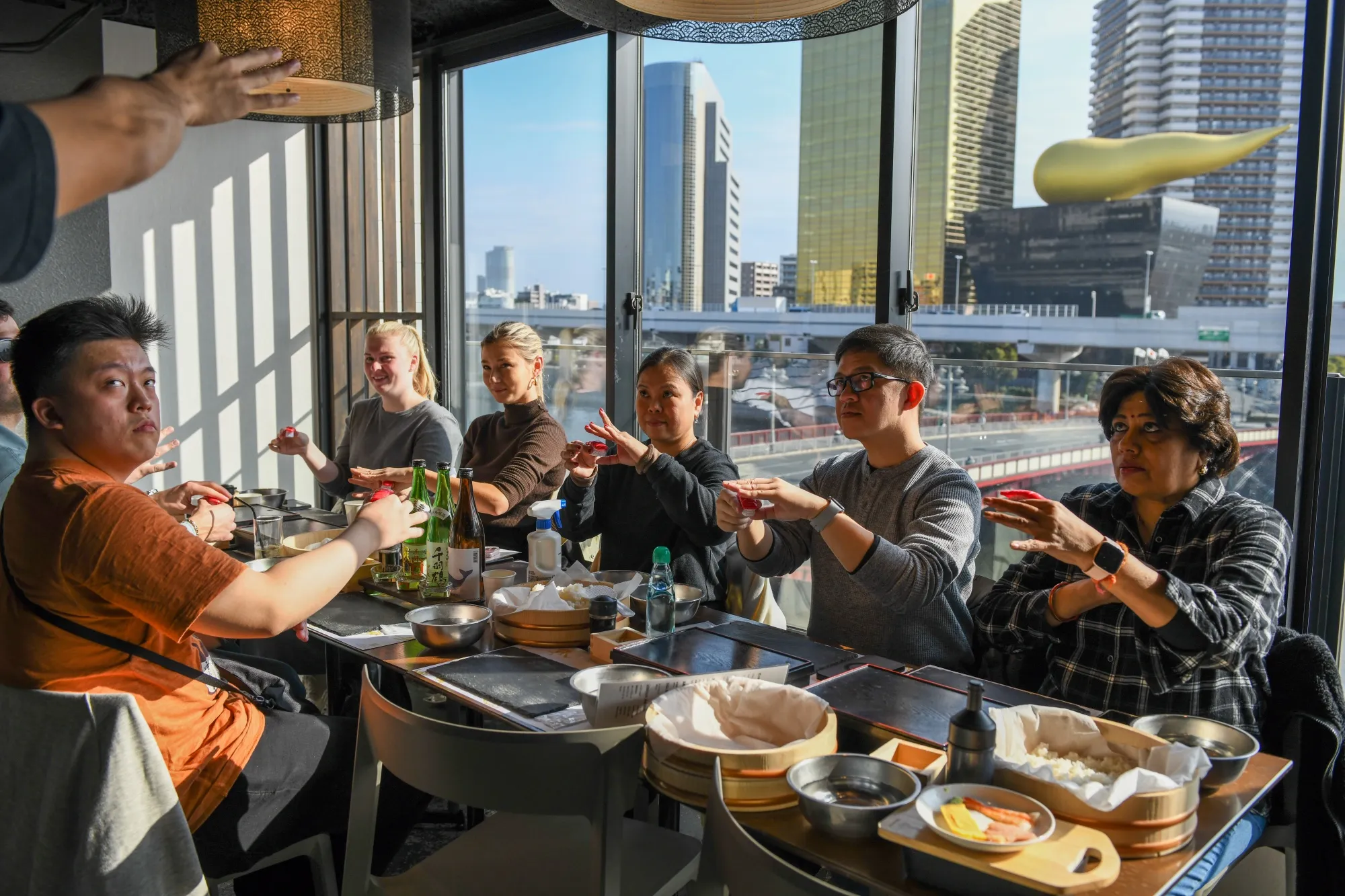 お客 1－10月の訪日外客数は3019万人、過去最高の19年超えも視野に - Bloomberg