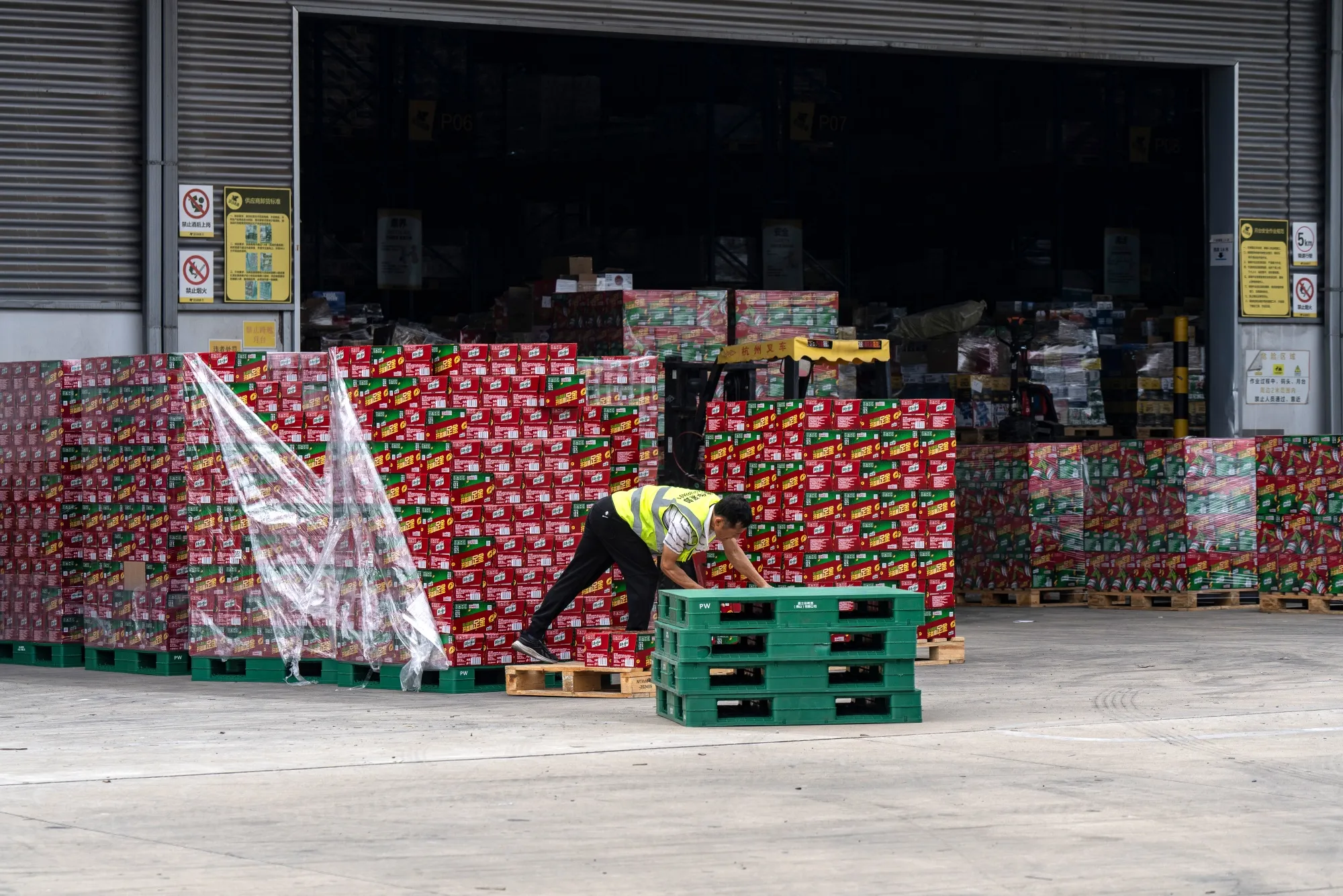 Logistics Center in Guangzhou as As China Vows 'Fight to the End' on Tariffs