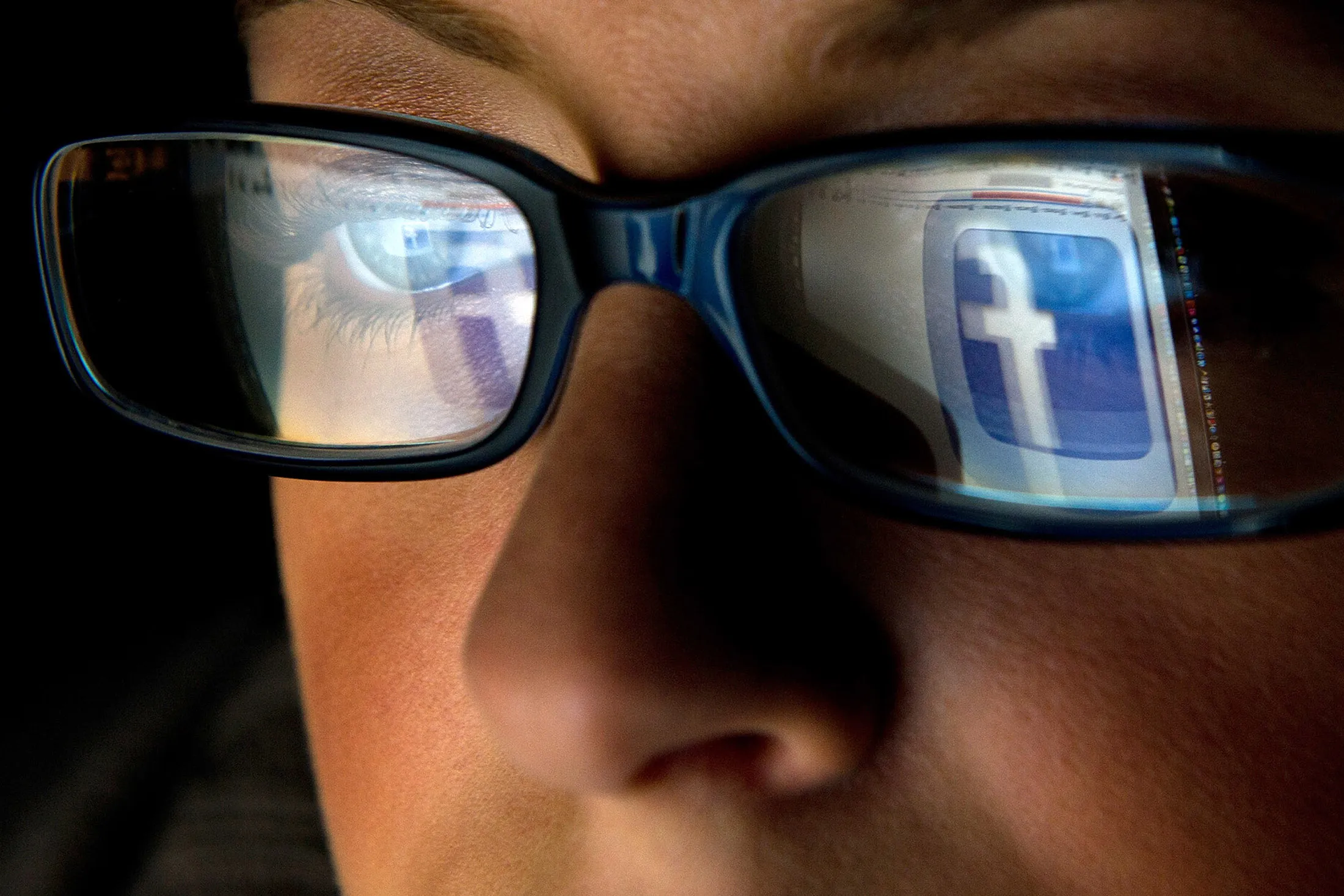 Facebook Privacy Flaw Exposes Private Photos