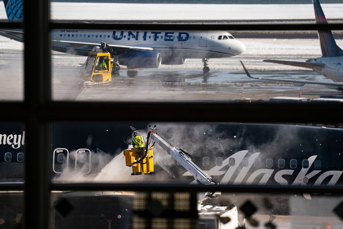 US Faces Thanksgiving Travel Risks Even Without Polar Vortex