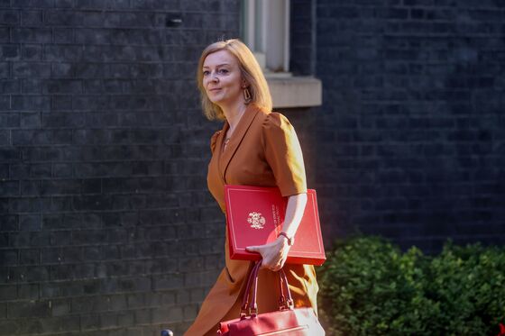 Truss Says She’ll Use Article 16 If EU Won’t Bend on N. Ireland