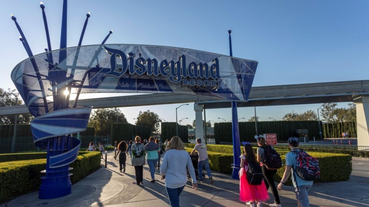Disney Outlook Disappoints as It Prepares for a New CEO