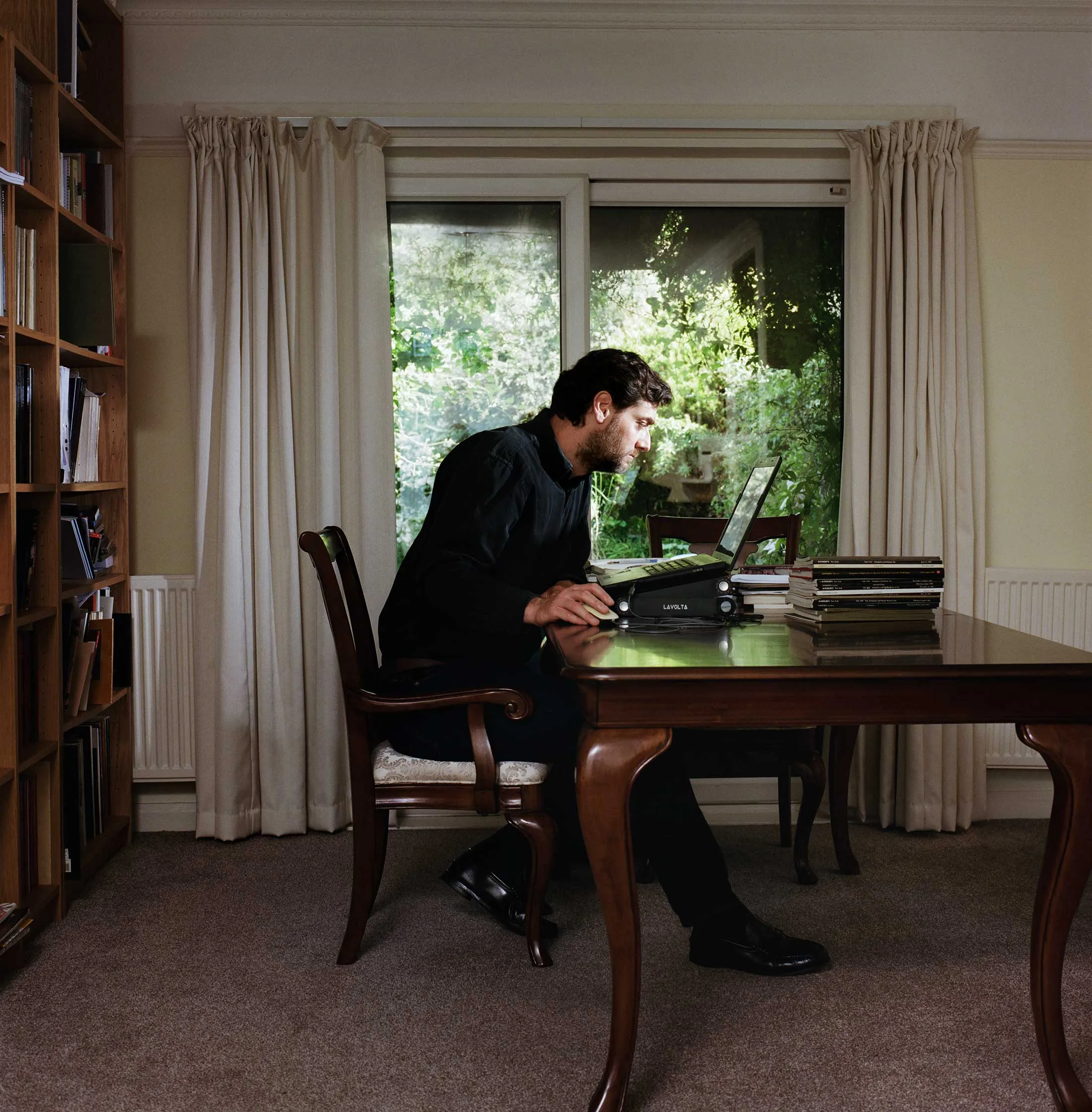 If You Steal It, the Art Vigilante Will Find You - Bloomberg