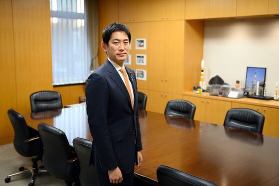 Japan Economic Security Minister Says Business Must Be Free
