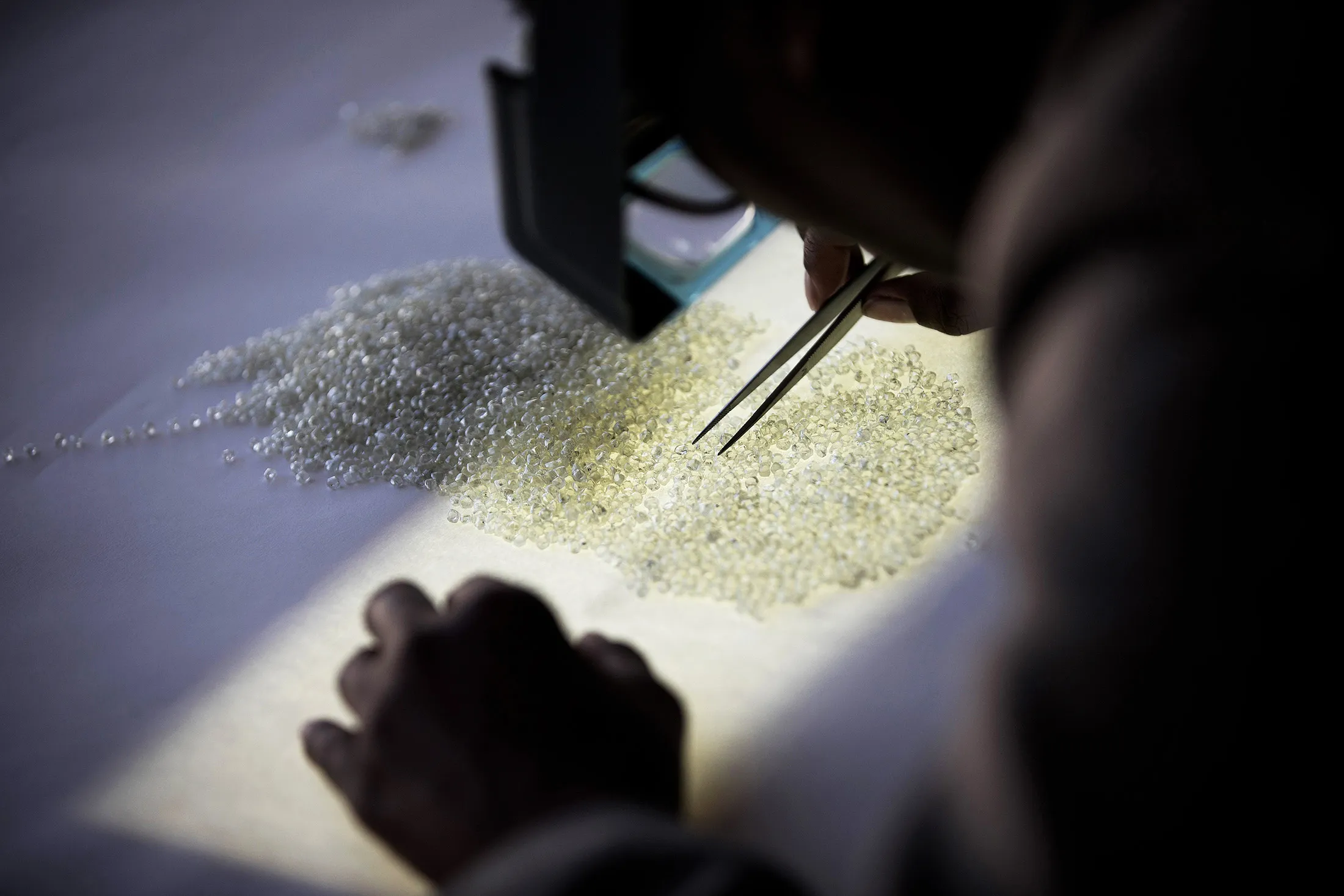 De Beers Hired Leak Hunter to Probe Gem Data Breach - Bloomberg