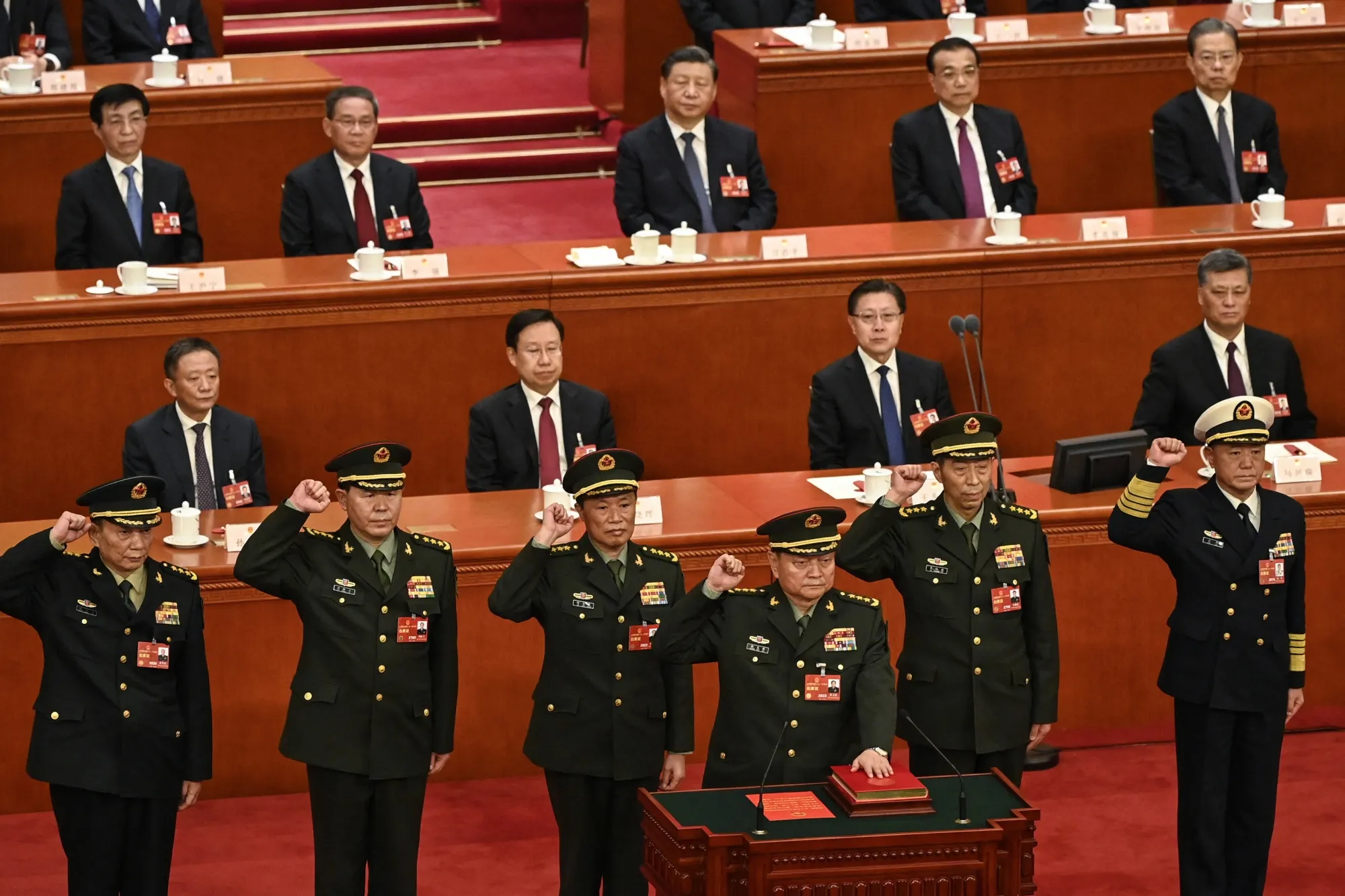 演壇に立つ張又侠氏（2023年）