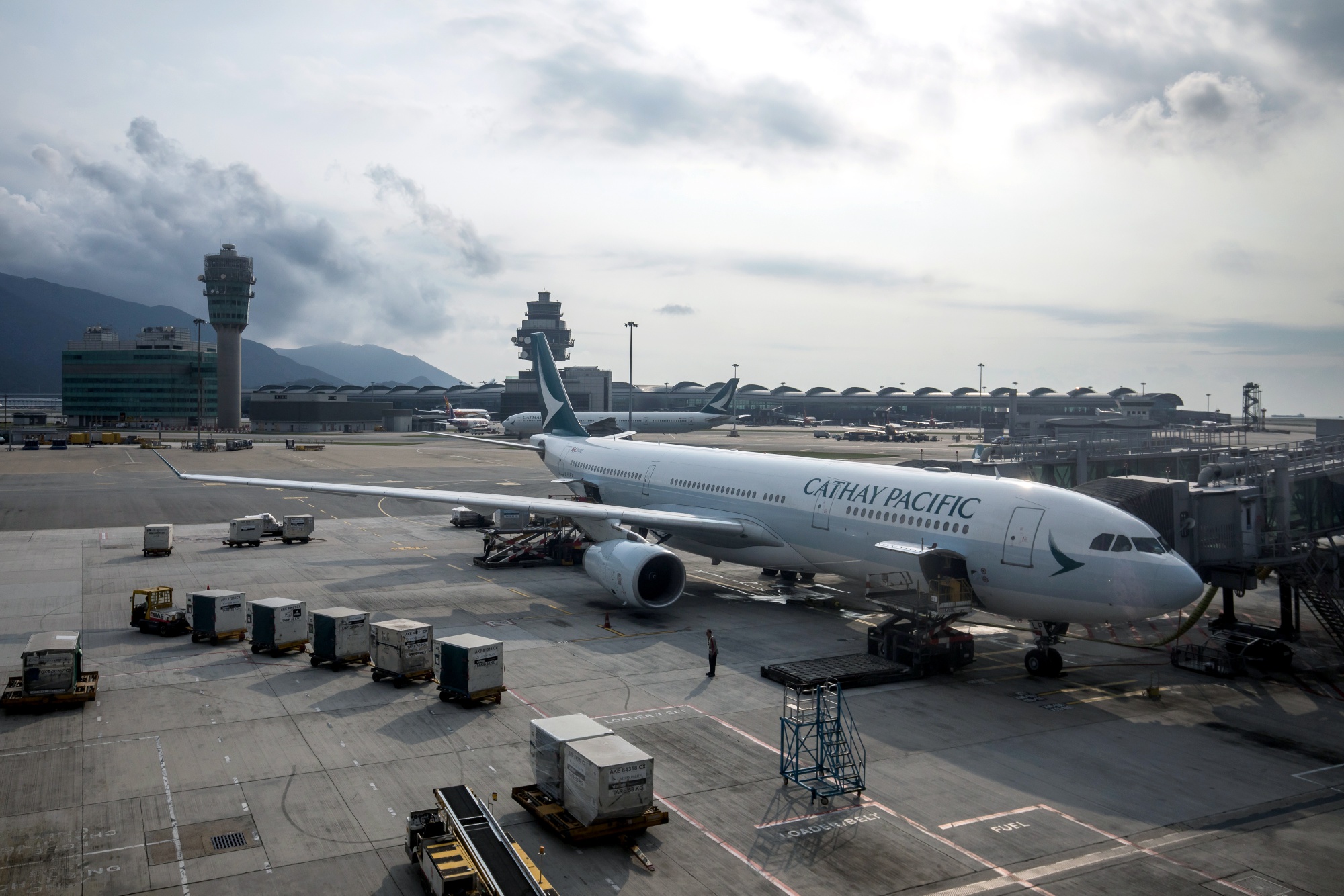 Cathay in Talks to Buy Shares in HNA-Backed Budget Carrier Hong Kong Express