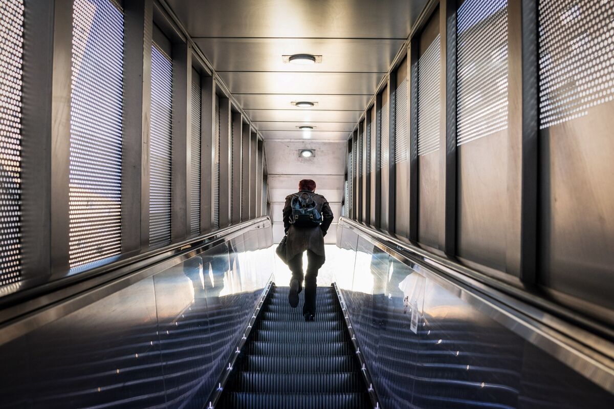 bankers-wanted-in-paris-as-u-s-firms-stoke-brexit-talent-wars-bloomberg