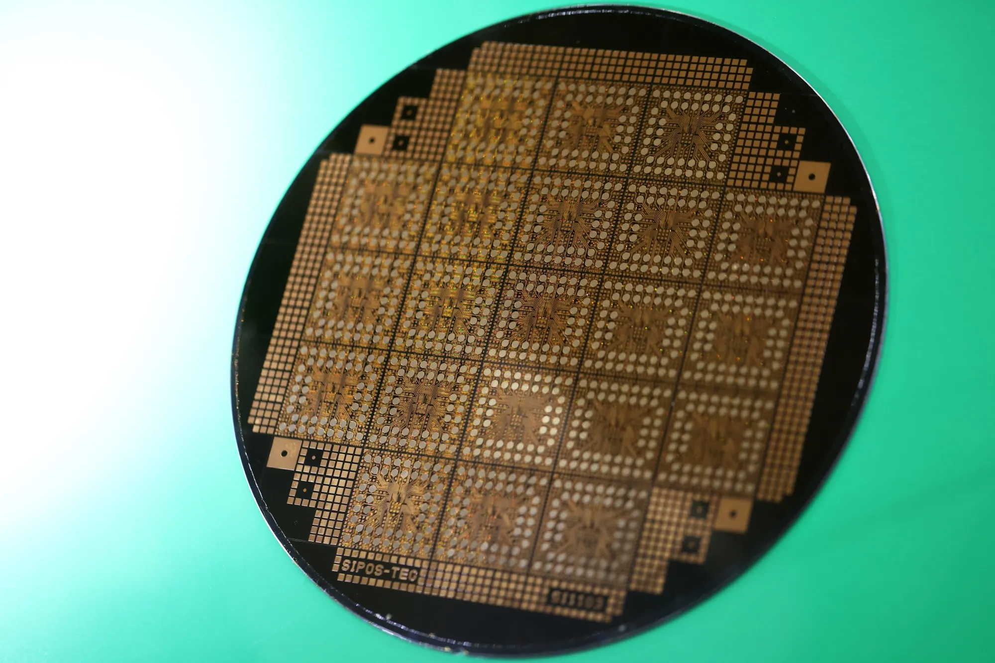 太陽HD買収でKKR最有力候補、非上場化へ前進と関係者－株価下落 - Bloomberg