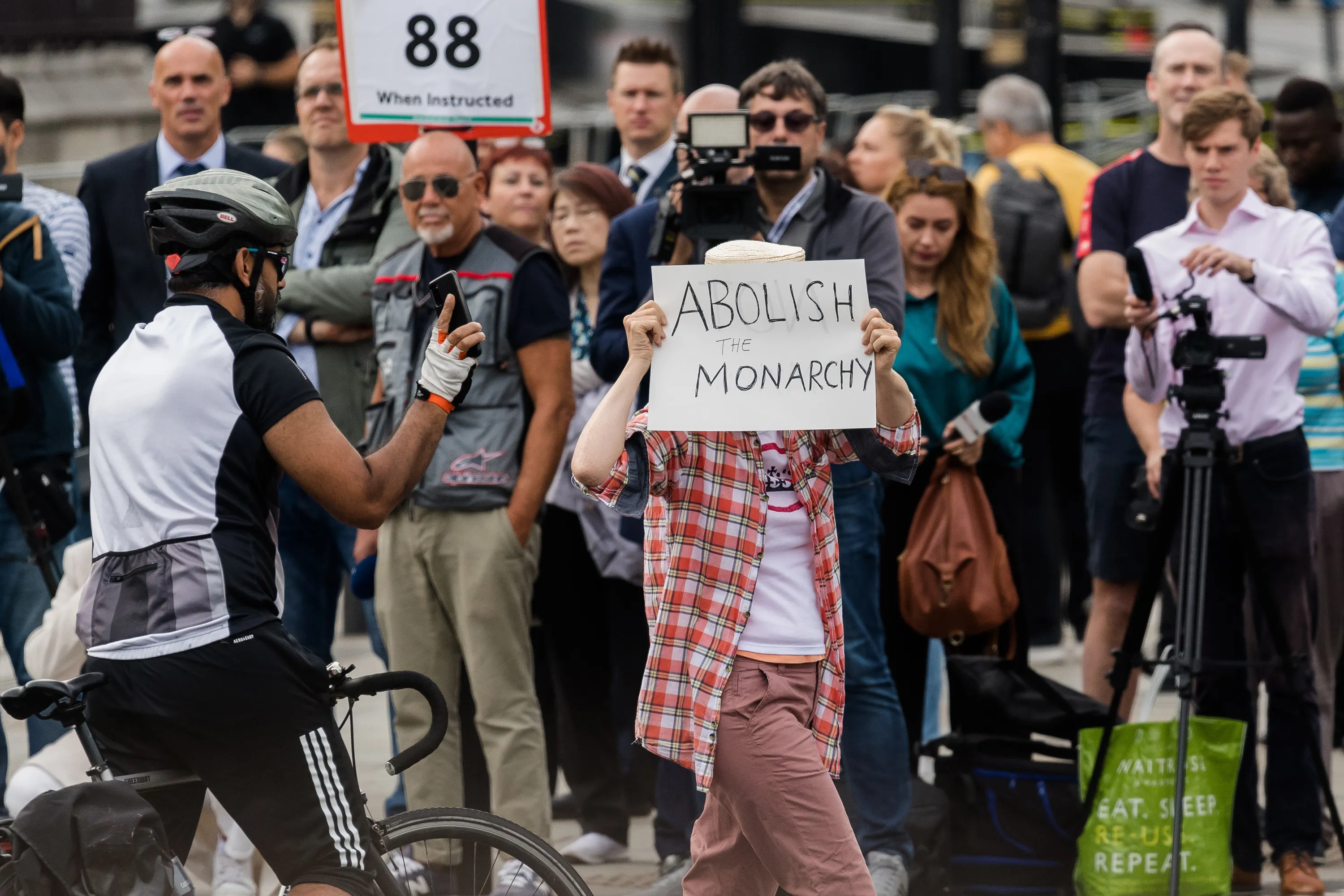 An anti-monarchy protester holds a sign outside Houses of Parliament&nbsp;in London, UK, on Sept. 12.