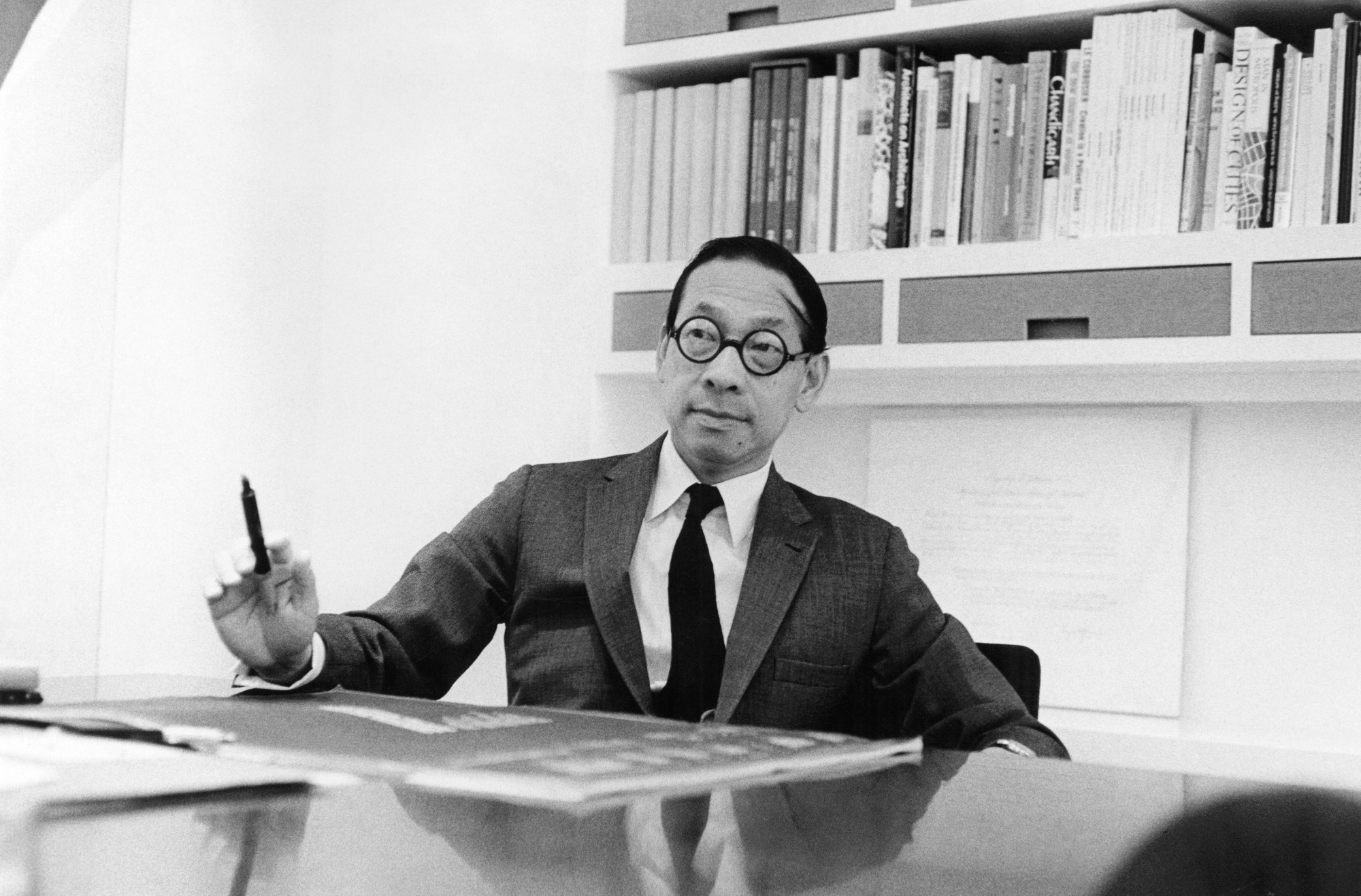 Architect Im Pei Who Designed Louvre Pyramid Dies At 102 Bloomberg