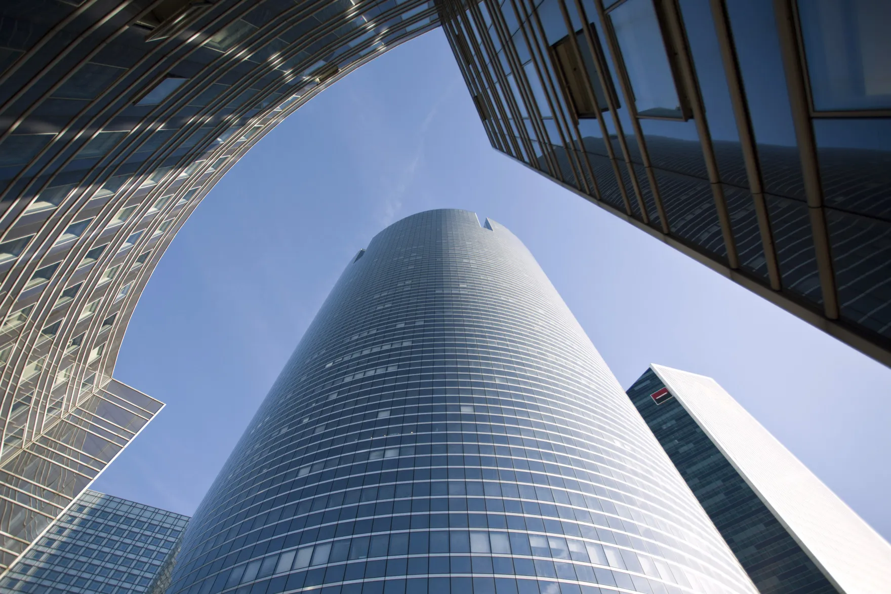 SocGen Emerges From Doldrums as Investment Bank Tops Estimates