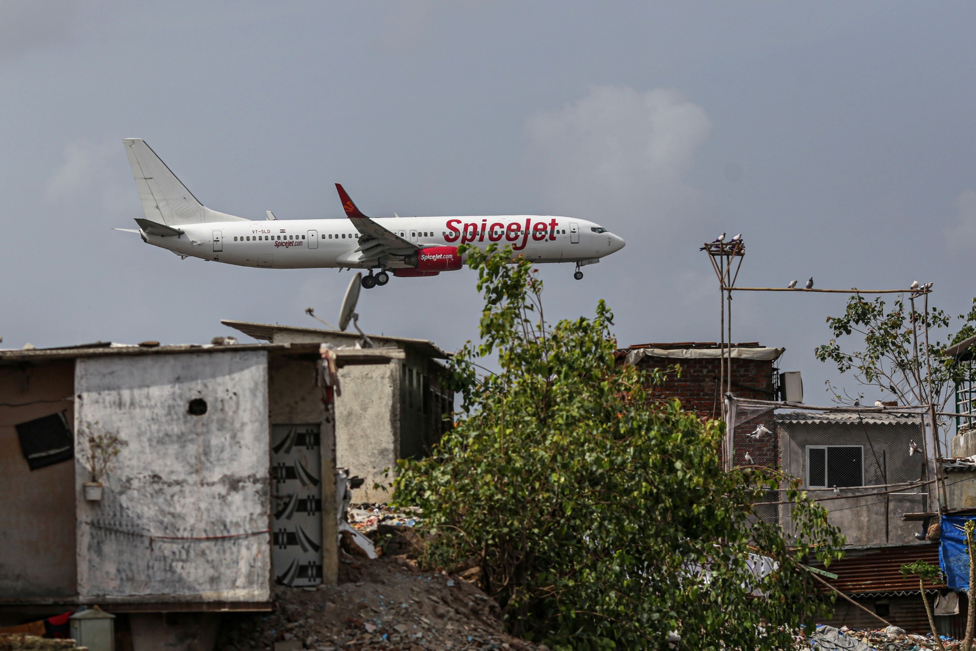 spicejet mid-air malfunctions come on top of financial woes - bloomberg