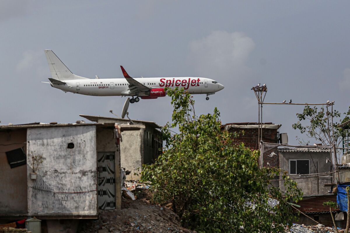 SpiceJet Mid-Air Malfunctions Come on Top of Financial Woes - Bloomberg