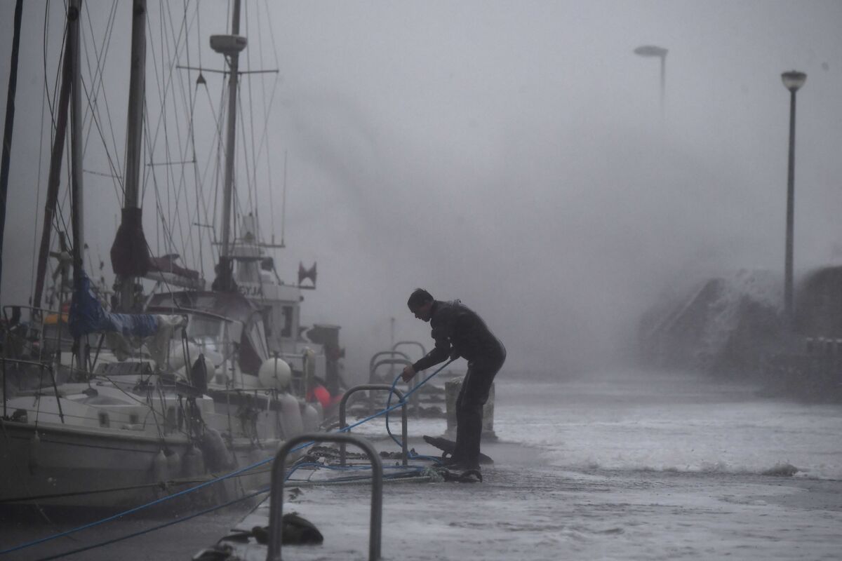 Scotland Flood Risk Rises as Rain Set to Batter Its Shores - Bloomberg