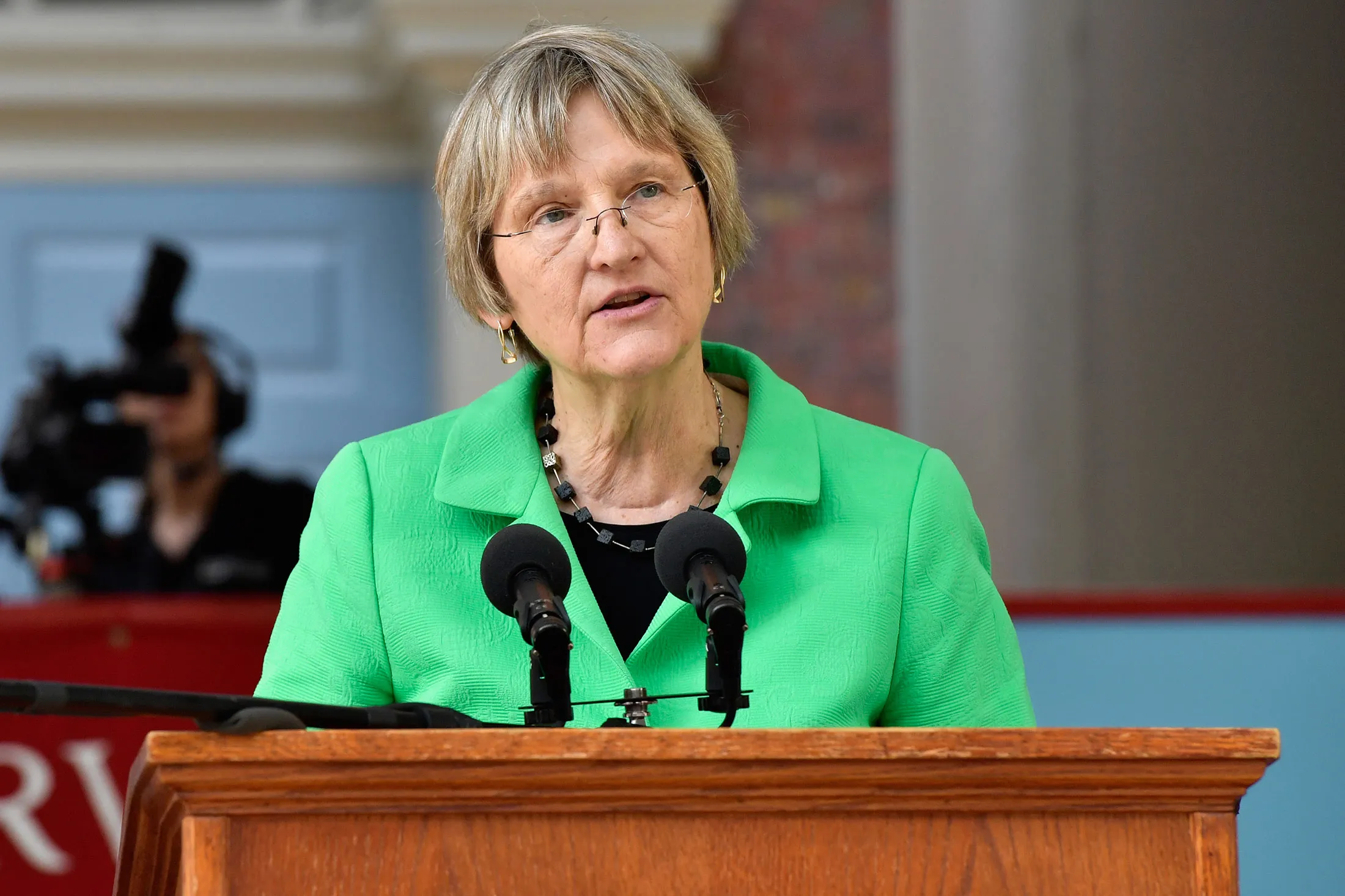 Harvard's President Says She Will Step Down in 2018 - Bloomberg
