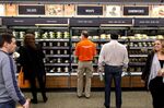relates to アマゾン、新たな食料品店ブランドを計画-ホールフーズとは別