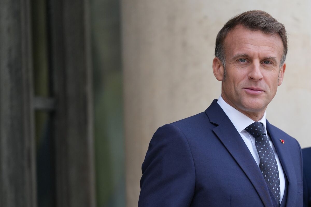 Macron Appoints French Cabinet in New Bid to Quell Crisis