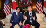 フロリダ州の高級会員制リゾートに安倍首相を迎えたトランプ大統領。