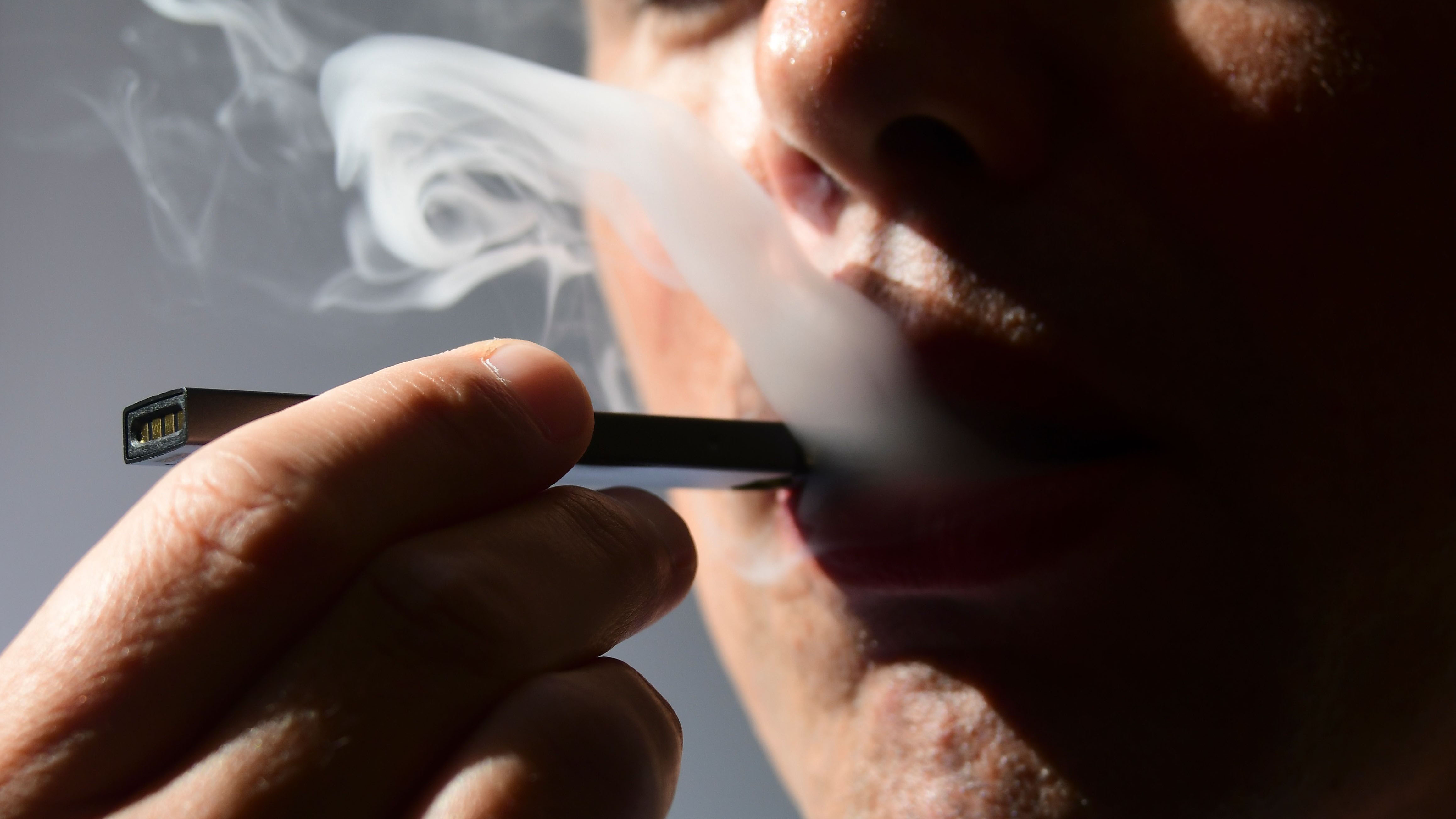 Juul Smokes Competition in E-Cigarette Market - Bloomberg