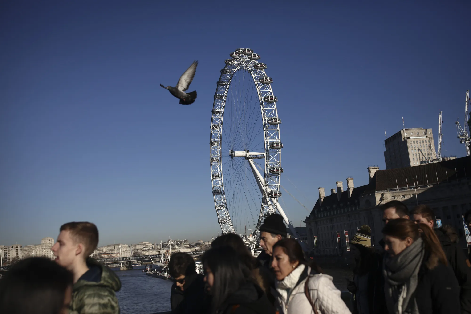 Tourist Economy As Weak Pound May Help Spur U.K. Tourism