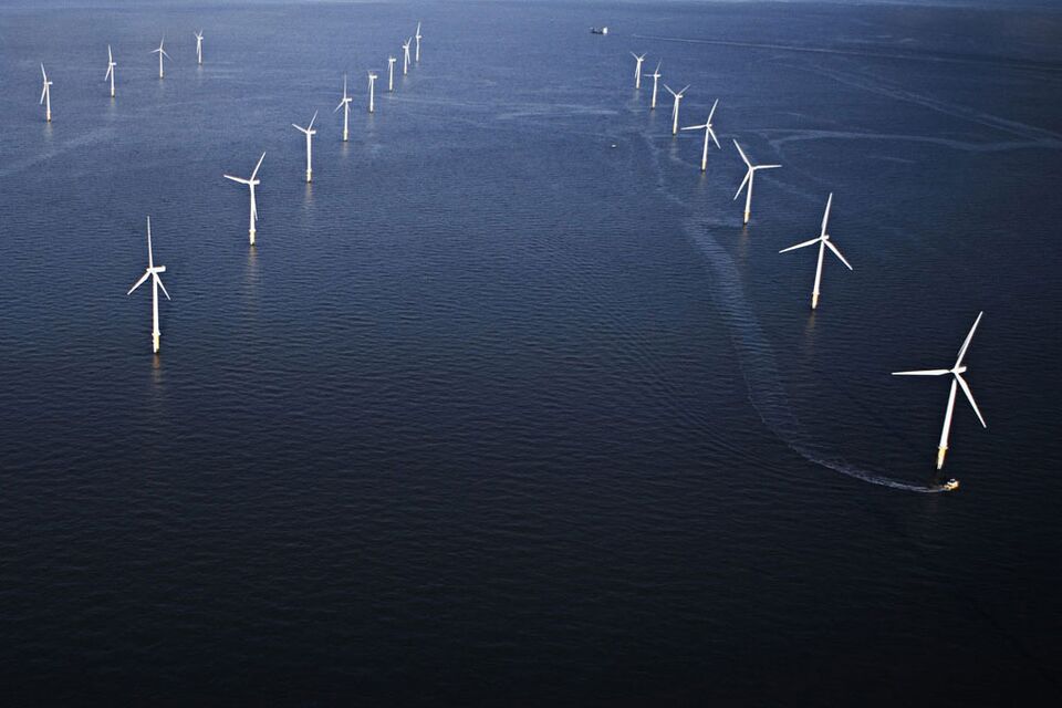 Orsted To Go Ahead With Building Giant UK Offshore Wind Farm - Bloomberg