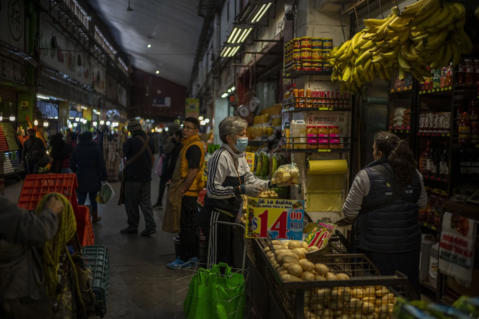Shoppers At Central de Abastos Market As Mexico Economy Faces Gloomy 2022